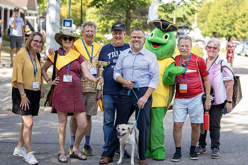 President Boynton with alumni and Torti at the Homecoming parade.